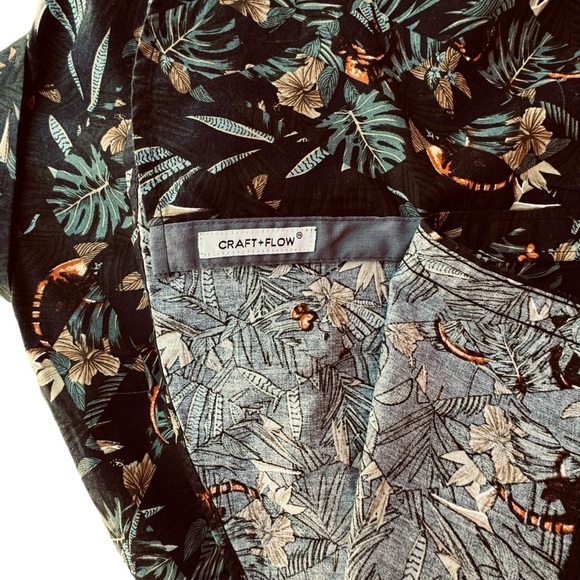 Craft+Flow Voyage Black Tropical button down collared shirt Men's Small - Picture 5 of 7